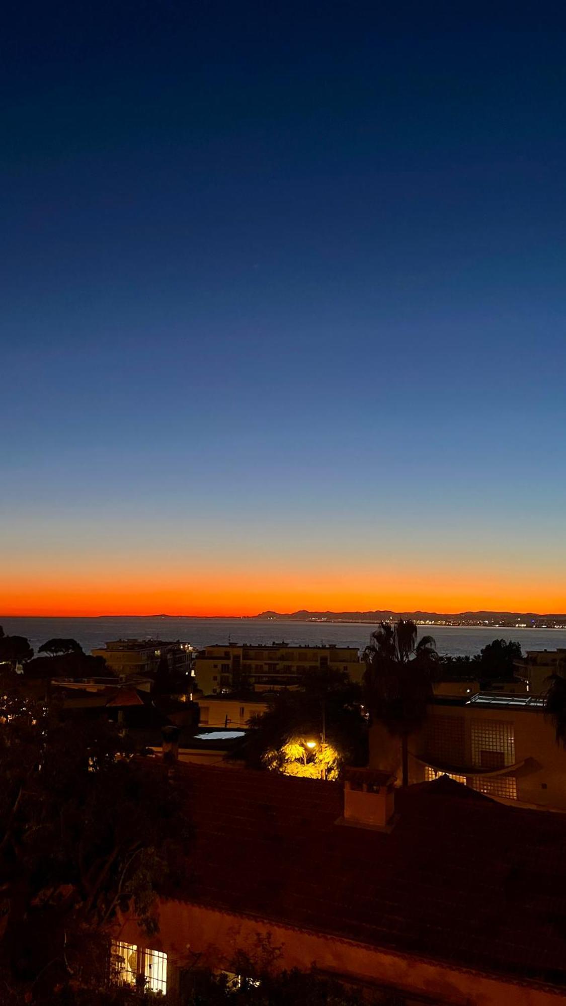 Au Port De Nice, Proche Des Plages